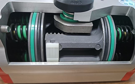 The difference betweem double acting pneumatic actuator vs spring return pneumatic actuator
